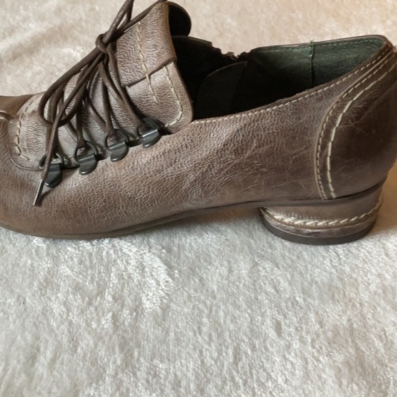 Virus Brown t8 distressed leather - Picture 3 of 13